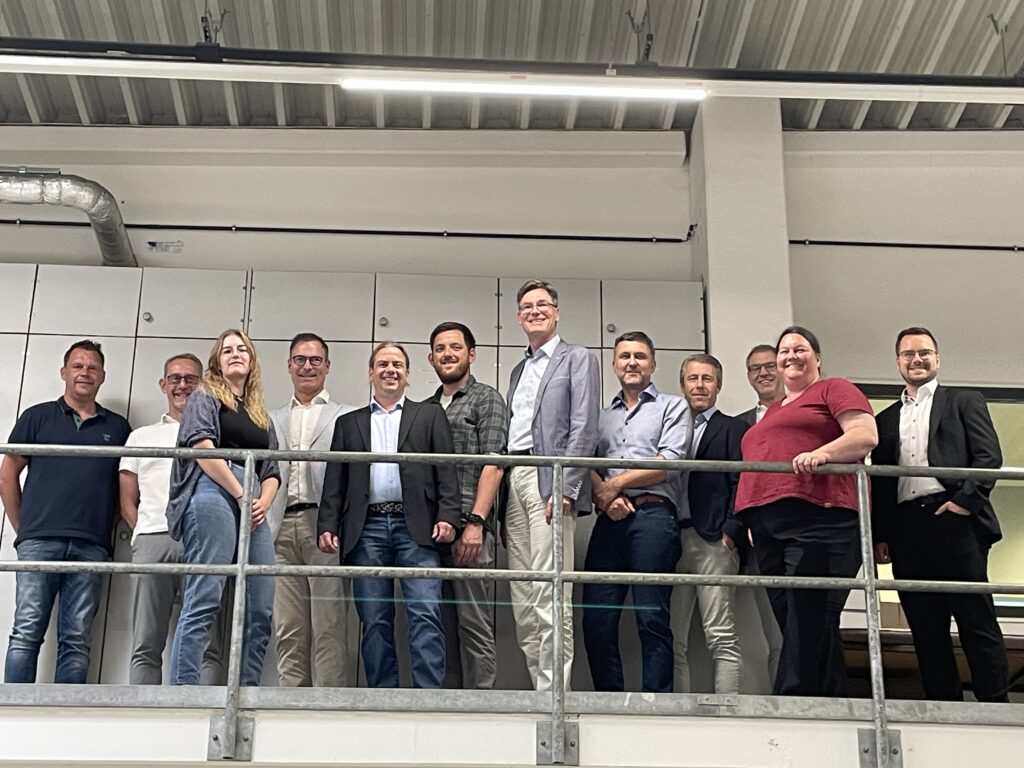 Gruppenfoto bei Hertel - Teilnehmer Energieeffizienz-Netzwerk